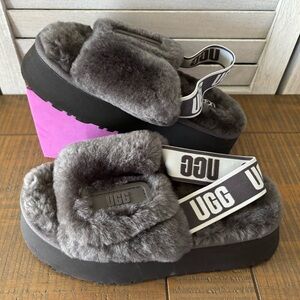 UGG Womens Gray Fluff Yeah Slides High Slip-On Platform Slippers Size US 5